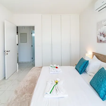 Adolina Two Bedroom 201 By Ezoria Lägenhet *
