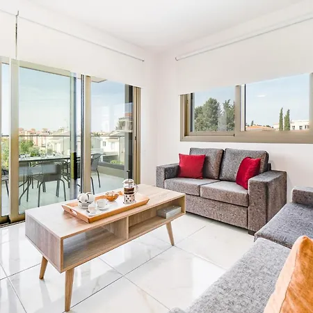 Διαμέρισμα Adolina Two Bedroom 201 By Ezoria
