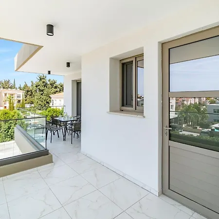 Adolina Two Bedroom 201 By Ezoria Apartament