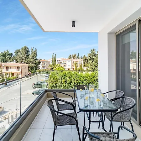 Adolina Two Bedroom 201 By Ezoria Διαμέρισμα