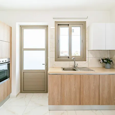 Adolina Two Bedroom 201 By Ezoria Apartament Paphos