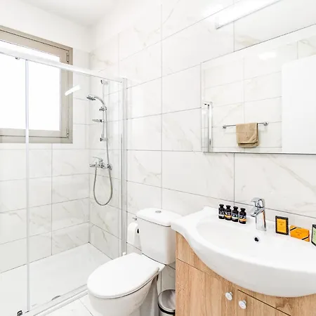 Adolina Two Bedroom 201 By Ezoria Apartament Paphos