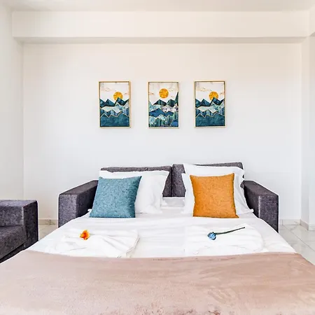Adolina Two Bedroom 201 By Ezoria Διαμέρισμα