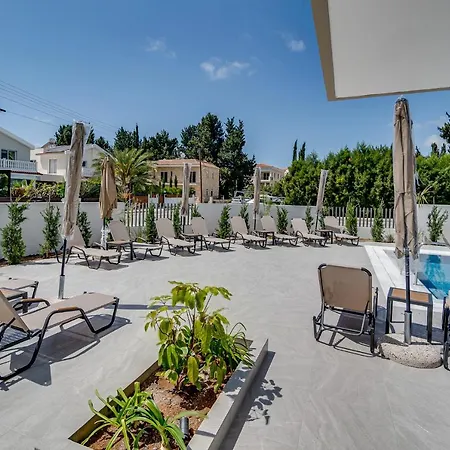 Adolina Two Bedroom 201 By Ezoria Apartament