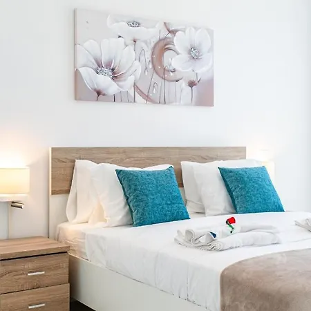 Adolina Two Bedroom 201 By Ezoria